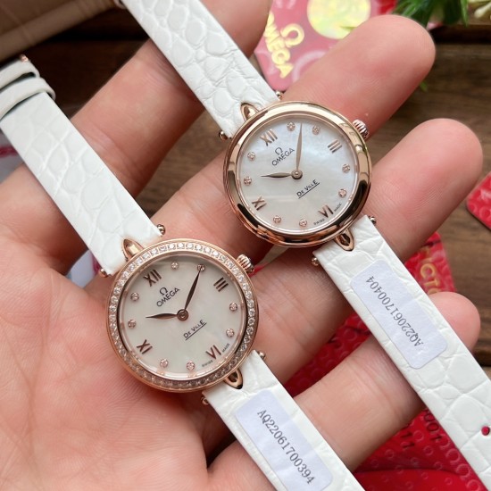 オメガ(OMEGA)は、見事なエレガントシリーズ「Dewdrop」腕時計を心をこめて発表いたします。精巧なデザインと優雅な魅力を一体に融合させています。ケース径は27.4mmで、精鋼製の時計ケースで、研磨仕上げのベゼルが付いています。両側には、固定された水滴型のルーレットがそれぞれ1つずつ付いています。時計の裏蓋には、時間の神クロノスのバッジ模様が浮き彫りになっており、極めて高い技術力を際立たせています。アメリカ産のアナゴワニの皮を使用したバンドで、なめらかな手触りで、摩耗に強く、耐久性に優れています。真 オメガ(OMEGA)は、見事なエレガントシリーズ「Dewdrop」腕時計を心をこめて発表いたします。精巧なデザインと優雅な魅力を一体に融合させています。ケース径は27.4mmで、精鋼製の時計ケースで、研磨仕上げのベゼルが付いています。両側には、固定された水滴型のルーレットがそれぞれ1つずつ付いています。時計の裏蓋には、時間の神クロノスのバッジ模様が浮き彫りになっており、極めて高い技術力を際立たせています。アメリカ産のアナゴワニの皮を使用したバンドで、なめらかな手触りで、摩耗に強く、耐久性に優れています。真