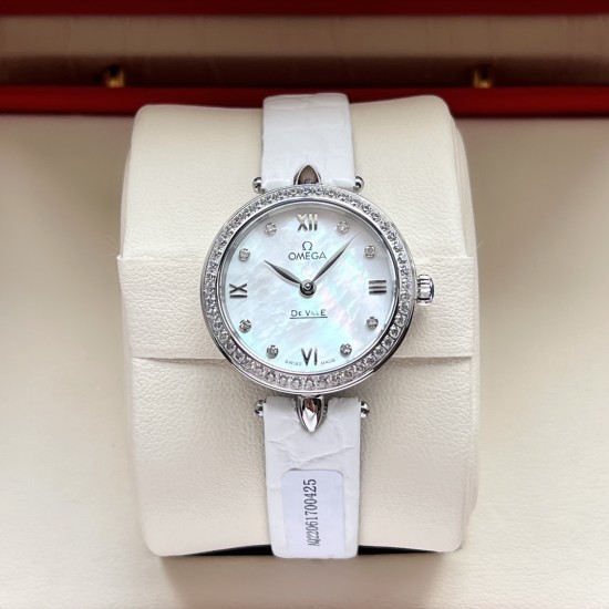 オメガ(OMEGA)は、見事なエレガントシリーズ「Dewdrop」腕時計を心をこめて発表いたします。精巧なデザインと優雅な魅力を一体に融合させています。ケース径は27.4mmで、精鋼製の時計ケースで、研磨仕上げのベゼルが付いています。両側には、固定された水滴型のルーレットがそれぞれ1つずつ付いています。時計の裏蓋には、時間の神クロノスのバッジ模様が浮き彫りになっており、極めて高い技術力を際立たせています。アメリカ産のアナゴワニの皮を使用したバンドで、なめらかな手触りで、摩耗に強く、耐久性に優れています。真 オメガ(OMEGA)は、見事なエレガントシリーズ「Dewdrop」腕時計を心をこめて発表いたします。精巧なデザインと優雅な魅力を一体に融合させています。ケース径は27.4mmで、精鋼製の時計ケースで、研磨仕上げのベゼルが付いています。両側には、固定された水滴型のルーレットがそれぞれ1つずつ付いています。時計の裏蓋には、時間の神クロノスのバッジ模様が浮き彫りになっており、極めて高い技術力を際立たせています。アメリカ産のアナゴワニの皮を使用したバンドで、なめらかな手触りで、摩耗に強く、耐久性に優れています。真