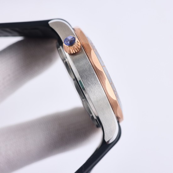 オメガ(OMEGA)のシーマスターは、ダブルTの黒いバランスウィートと8800ムーブメントを採用しており、ケースのサイズは42mmです。GR1のレーザー彫刻による波紋のダイヤル、透かし模様の指針、そして排ガスバルブなどが特徴です。カラーマッチングでは、クラシックな青のダイヤルに青のベゼルを組み合わせており、黒と青(最もクラシックな2色)を使用しています。精鋼と18K金を使って作られており、42mmの精鋼製の時計ケースで、青いセラミックダイヤルにはレーザー彫刻による波紋模様が施されており、白いSuper-L オメガ(OMEGA)のシーマスターは、ダブルTの黒いバランスウィートと8800ムーブメントを採用しており、ケースのサイズは42mmです。GR1のレーザー彫刻による波紋のダイヤル、透かし模様の指針、そして排ガスバルブなどが特徴です。カラーマッチングでは、クラシックな青のダイヤルに青のベゼルを組み合わせており、黒と青(最もクラシックな2色)を使用しています。精鋼と18K金を使って作られており、42mmの精鋼製の時計ケースで、青いセラミックダイヤルにはレーザー彫刻による波紋模様が施されており、白いSuper-L