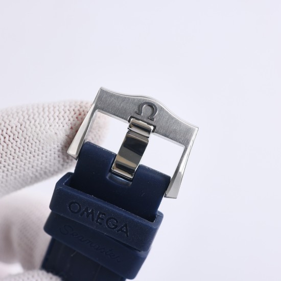 オメガ(OMEGA)のシーマスターは、ダブルTの黒いバランスウィートと8800ムーブメントを採用しており、ケースのサイズは42mmです。GR1のレーザー彫刻による波紋のダイヤル、透かし模様の指針、そして排ガスバルブなどが特徴です。カラーマッチングでは、クラシックな青のダイヤルに青のベゼルを組み合わせており、黒と青(最もクラシックな2色)を使用しています。精鋼と18K金を使って作られており、42mmの精鋼製の時計ケースで、青いセラミックダイヤルにはレーザー彫刻による波紋模様が施されており、白いSuper-L オメガ(OMEGA)のシーマスターは、ダブルTの黒いバランスウィートと8800ムーブメントを採用しており、ケースのサイズは42mmです。GR1のレーザー彫刻による波紋のダイヤル、透かし模様の指針、そして排ガスバルブなどが特徴です。カラーマッチングでは、クラシックな青のダイヤルに青のベゼルを組み合わせており、黒と青(最もクラシックな2色)を使用しています。精鋼と18K金を使って作られており、42mmの精鋼製の時計ケースで、青いセラミックダイヤルにはレーザー彫刻による波紋模様が施されており、白いSuper-L