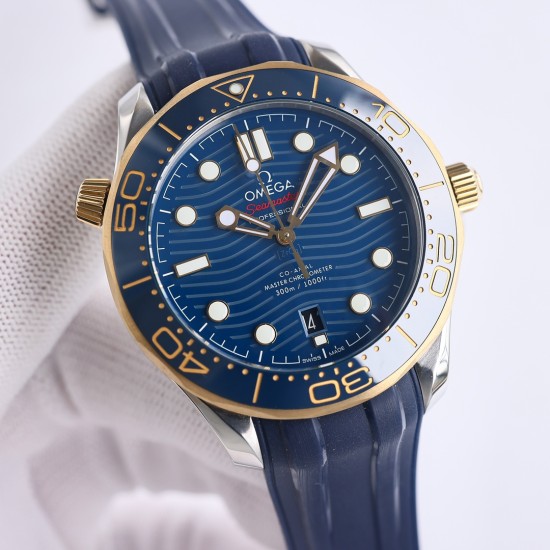 オメガ(OMEGA)のシーマスターは、ダブルTの黒いバランスウィートと8800ムーブメントを採用しており、ケースのサイズは42mmです。GR1のレーザー彫刻による波紋のダイヤル、透かし模様の指針、そして排ガスバルブなどが特徴です。カラーマッチングでは、クラシックな青のダイヤルに青のベゼルを組み合わせており、黒と青(最もクラシックな2色)を使用しています。精鋼と18K金を使って作られており、42mmの精鋼製の時計ケースで、青いセラミックダイヤルにはレーザー彫刻による波紋模様が施されており、白いSuper-L オメガ(OMEGA)のシーマスターは、ダブルTの黒いバランスウィートと8800ムーブメントを採用しており、ケースのサイズは42mmです。GR1のレーザー彫刻による波紋のダイヤル、透かし模様の指針、そして排ガスバルブなどが特徴です。カラーマッチングでは、クラシックな青のダイヤルに青のベゼルを組み合わせており、黒と青(最もクラシックな2色)を使用しています。精鋼と18K金を使って作られており、42mmの精鋼製の時計ケースで、青いセラミックダイヤルにはレーザー彫刻による波紋模様が施されており、白いSuper-L