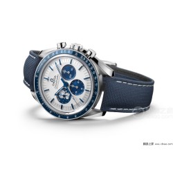 オメガ（OMEGA） スピードマスターシリーズ（「スヌーピー賞」50周年記念腕時計）TO1精鋼の時計ケースで、青色のジルコニ（ZrO2）セラミックベゼルを採用し、白色のエナメル製のタコメータースケールが飾られています。銀白色のダイヤルには、青色のPVD処理を施した先の尖った形のインデックスと指針が飾られています。 密閉式の裏蓋で、「アポロ13号」任務やオメガの「スヌーピー賞」などに敬意を表する黒色の彫刻要素が飾られています。カスタムの3861型ハンドメイドメカニカルクロノグラフで、サイズ42mm
