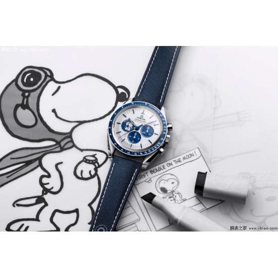 オメガ(OMEGA) スピードマスターシリーズ(「スヌーピー賞」50周年記念腕時計)TO1精鋼の時計ケースで、青色のジルコニ(ZrO2)セラミックベゼルを採用し、白色のエナメル製のタコメータースケールが飾られています。銀白色のダイヤルには、青色のPVD処理を施した先の尖った形のインデックスと指針が飾られています。 密閉式の裏蓋で、「アポロ13号」任務やオメガの「スヌーピー賞」などに敬意を表する黒色の彫刻要素が飾られています。カスタムの3861型ハンドメイドメカニカルクロノグラフで、サイズ42mm オメガ(OMEGA) スピードマスターシリーズ(「スヌーピー賞」50周年記念腕時計)TO1精鋼の時計ケースで、青色のジルコニ(ZrO2)セラミックベゼルを採用し、白色のエナメル製のタコメータースケールが飾られています。銀白色のダイヤルには、青色のPVD処理を施した先の尖った形のインデックスと指針が飾られています。 密閉式の裏蓋で、「アポロ13号」任務やオメガの「スヌーピー賞」などに敬意を表する黒色の彫刻要素が飾られています。カスタムの3861型ハンドメイドメカニカルクロノグラフで、サイズ42mm