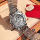 オメガ OMEGA セイマスター シリーズ プルプール オーシャン ウォッチ 300m コアックス・マスター オーソドックス 42mm ダイビング ウォッチ!独自のオリジナルと同じ8800メカニカルムーブメントを搭載し、渦巻き状の構造を持つ振り子!ステンレス・スチール素材の引き伸ばし加工表ケースで、一部はツヤ出し処理を施しています。ベゼルはセラミックでデザインされ、白いエナメルのダイビング目盛りが施されており、ラチェット式のカウントダウンベゼルは反時計回りに単方向に回転します。丸みを帯びたサファイアガラス オメガ OMEGA セイマスター シリーズ プルプール オーシャン ウォッチ 300m コアックス・マスター オーソドックス 42mm ダイビング ウォッチ!独自のオリジナルと同じ8800メカニカルムーブメントを搭載し、渦巻き状の構造を持つ振り子!ステンレス・スチール素材の引き伸ばし加工表ケースで、一部はツヤ出し処理を施しています。ベゼルはセラミックでデザインされ、白いエナメルのダイビング目盛りが施されており、ラチェット式のカウントダウンベゼルは反時計回りに単方向に回転します。丸みを帯びたサファイアガラス