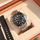 オメガ OMEGA セイマスター シリーズ プルプール オーシャン ウォッチ 300m コアックス・マスター オーソドックス 42mm ダイビング ウォッチ!独自のオリジナルと同じ8800メカニカルムーブメントを搭載し、渦巻き状の構造を持つ振り子!ステンレス・スチール素材の引き伸ばし加工表ケースで、一部はツヤ出し処理を施しています。ベゼルはセラミックでデザインされ、白いエナメルのダイビング目盛りが施されており、ラチェット式のカウントダウンベゼルは反時計回りに単方向に回転します。丸みを帯びたサファイアガラス オメガ OMEGA セイマスター シリーズ プルプール オーシャン ウォッチ 300m コアックス・マスター オーソドックス 42mm ダイビング ウォッチ!独自のオリジナルと同じ8800メカニカルムーブメントを搭載し、渦巻き状の構造を持つ振り子!ステンレス・スチール素材の引き伸ばし加工表ケースで、一部はツヤ出し処理を施しています。ベゼルはセラミックでデザインされ、白いエナメルのダイビング目盛りが施されており、ラチェット式のカウントダウンベゼルは反時計回りに単方向に回転します。丸みを帯びたサファイアガラス