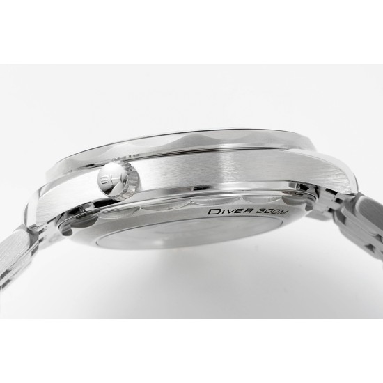 オメガ OMEGA オメガ(OMEGA)のシーマスター300メートルシリーズ、サイズは42mmです。 オメガ OMEGA オメガ(OMEGA)のシーマスター300メートルシリーズ、サイズは42mmです。