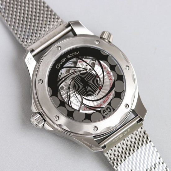 オメガ OMEGA 最新に登場したボンド60周年記念モデル!二色の夜光式時刻表示盤とダイヤル!007映画『ノータイム・トゥ・ダイ』をテーマにした腕時計——「Seamaster Diver 300M 007 Edition」。この腕時計は、レトロでしっかりしたスタイルで目を引きます。42mmのケースが作られており、これはよく宇宙技術に使用される素材で、丈夫で軽量です。精巧で美しい青色のダイヤルには、透かし彫りのロジウムメッキの時針と分針が組み合わされており、白ペイントを施したアルミ製の「キャンディーアイス オメガ OMEGA 最新に登場したボンド60周年記念モデル!二色の夜光式時刻表示盤とダイヤル!007映画『ノータイム・トゥ・ダイ』をテーマにした腕時計——「Seamaster Diver 300M 007 Edition」。この腕時計は、レトロでしっかりしたスタイルで目を引きます。42mmのケースが作られており、これはよく宇宙技術に使用される素材で、丈夫で軽量です。精巧で美しい青色のダイヤルには、透かし彫りのロジウムメッキの時針と分針が組み合わされており、白ペイントを施したアルミ製の「キャンディーアイス