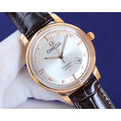 オメガ OMEGA  市場で独占的な最新の蓋ガラス素材を採用しており、時計のダイヤル外径部分では、精密な秒目とガラスが一体化されており、内径部分には非常に強力な夜光指針を目盛りとして使用しています。独占的なカレンダー窓も備えており、非常に強力な夜光効果と卓越した3D立体感を持ち、超薄型の技術を採用しています。ケース径は42mmです。この腕時計は、オリジナルの9015ムーブメントを使用しており、1時間当たり28800回振動し、ゼロ返品率の高品質です。4種類のスタイルには、トップレベルの輸入牛革バンドを使用し