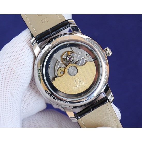 オメガ OMEGA 市場で独占的な最新の蓋ガラス素材を採用しており、時計のダイヤル外径部分では、精密な秒目とガラスが一体化されており、内径部分には非常に強力な夜光指針を目盛りとして使用しています。独占的なカレンダー窓も備えており、非常に強力な夜光効果と卓越した3D立体感を持ち、超薄型の技術を採用しています。ケース径は42mmです。この腕時計は、オリジナルの9015ムーブメントを使用しており、1時間当たり28800回振動し、ゼロ返品率の高品質です。4種類のスタイルには、トップレベルの輸入牛革バンドを使用し オメガ OMEGA 市場で独占的な最新の蓋ガラス素材を採用しており、時計のダイヤル外径部分では、精密な秒目とガラスが一体化されており、内径部分には非常に強力な夜光指針を目盛りとして使用しています。独占的なカレンダー窓も備えており、非常に強力な夜光効果と卓越した3D立体感を持ち、超薄型の技術を採用しています。ケース径は42mmです。この腕時計は、オリジナルの9015ムーブメントを使用しており、1時間当たり28800回振動し、ゼロ返品率の高品質です。4種類のスタイルには、トップレベルの輸入牛革バンドを使用し