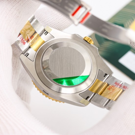 新品 ロレックス ROLEX サブマリナー ケース径:41mm 全く新しいケースタイプで、正規品を元に型を取って作られており、新しい3235ムーブメントを搭載しています。時計の針の調整は可逆的で、72時間のパワーリザーブ(動力貯蔵)機能を備えています。そう、72時間です。市場に出回っている3235ムーブメントや2824/2836ムーブメントの実際のパワーリザーブ時間は約38時間程度で、一晩だけ置くことができます。 新品 ロレックス ROLEX サブマリナー ケース径:41mm 全く新しいケースタイプで、正規品を元に型を取って作られており、新しい3235ムーブメントを搭載しています。時計の針の調整は可逆的で、72時間のパワーリザーブ(動力貯蔵)機能を備えています。そう、72時間です。市場に出回っている3235ムーブメントや2824/2836ムーブメントの実際のパワーリザーブ時間は約38時間程度で、一晩だけ置くことができます。