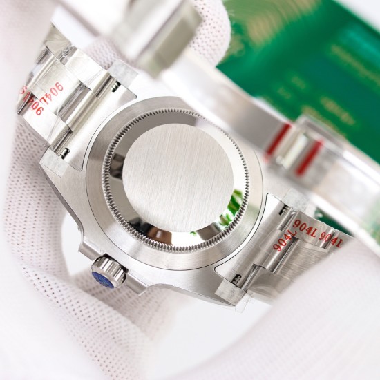 超強防水バージョン、ロレックス ROLEX V12版サブマリナーが勢いよく登場!ロレックスのサブマリナーです。全体のセラミックビザーが一新され、また「サファイア夜光石」と「ワンタッチスプリングバッククラスプ」の二大独自技術を実現しました。 【サファイア夜光石】の独自技術では、夜光石の外層にサファイアミラーを取り付けました。 【ビザーの目盛りが黒ずまない】ビザーの目盛りには物理気相堆積技術を採用し、白金粉を高温で文字に塗布しており、文字の色が長持ちし、水や油にさらされても色落ちや黒ずみが起こりません。 【内 超強防水バージョン、ロレックス ROLEX V12版サブマリナーが勢いよく登場!ロレックスのサブマリナーです。全体のセラミックビザーが一新され、また「サファイア夜光石」と「ワンタッチスプリングバッククラスプ」の二大独自技術を実現しました。 【サファイア夜光石】の独自技術では、夜光石の外層にサファイアミラーを取り付けました。 【ビザーの目盛りが黒ずまない】ビザーの目盛りには物理気相堆積技術を採用し、白金粉を高温で文字に塗布しており、文字の色が長持ちし、水や油にさらされても色落ちや黒ずみが起こりません。 【内