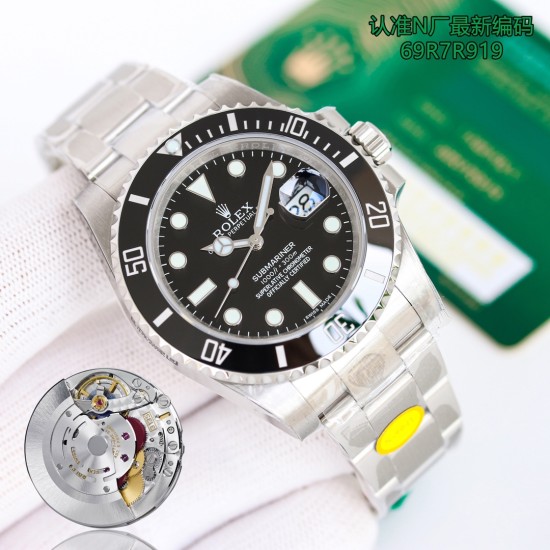 超強防水バージョン、ロレックス ROLEX V12版サブマリナーが勢いよく登場!ロレックスのサブマリナーです。全体のセラミックビザーが一新され、また「サファイア夜光石」と「ワンタッチスプリングバッククラスプ」の二大独自技術を実現しました。 【サファイア夜光石】の独自技術では、夜光石の外層にサファイアミラーを取り付けました。 【ビザーの目盛りが黒ずまない】ビザーの目盛りには物理気相堆積技術を採用し、白金粉を高温で文字に塗布しており、文字の色が長持ちし、水や油にさらされても色落ちや黒ずみが起こりません。 【内 超強防水バージョン、ロレックス ROLEX V12版サブマリナーが勢いよく登場!ロレックスのサブマリナーです。全体のセラミックビザーが一新され、また「サファイア夜光石」と「ワンタッチスプリングバッククラスプ」の二大独自技術を実現しました。 【サファイア夜光石】の独自技術では、夜光石の外層にサファイアミラーを取り付けました。 【ビザーの目盛りが黒ずまない】ビザーの目盛りには物理気相堆積技術を採用し、白金粉を高温で文字に塗布しており、文字の色が長持ちし、水や油にさらされても色落ちや黒ずみが起こりません。 【内