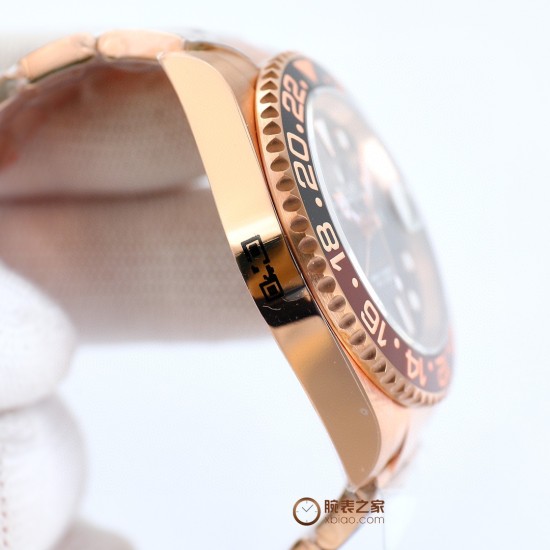ロレックス ROLEX が大爆発的に登場!グリニッジ 、指針は、メッキ白金をアップグレードし、どんな角度から見ても輝きを感じることができます。特殊な針先の技術を採用しており、夜光塗料にはスイス産の青緑色の夜光塗料を使用し、夜光効果を完璧に再現しています。時計盤は、立体印刷で、メッキ白金を使用し、中心軸が下がっており、カレンダーも下がっています。リング:真っ暗な青と黒のリング/赤と青のリング/黒のリング/本物のセラミックで、いずれも白金で埋められています。カレンダー:新バージョンのロレックスのカレンダーの文 ロレックス ROLEX が大爆発的に登場!グリニッジ 、指針は、メッキ白金をアップグレードし、どんな角度から見ても輝きを感じることができます。特殊な針先の技術を採用しており、夜光塗料にはスイス産の青緑色の夜光塗料を使用し、夜光効果を完璧に再現しています。時計盤は、立体印刷で、メッキ白金を使用し、中心軸が下がっており、カレンダーも下がっています。リング:真っ暗な青と黒のリング/赤と青のリング/黒のリング/本物のセラミックで、いずれも白金で埋められています。カレンダー:新バージョンのロレックスのカレンダーの文