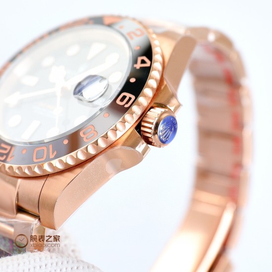 ロレックス ROLEX が大爆発的に登場!グリニッジ 、指針は、メッキ白金をアップグレードし、どんな角度から見ても輝きを感じることができます。特殊な針先の技術を採用しており、夜光塗料にはスイス産の青緑色の夜光塗料を使用し、夜光効果を完璧に再現しています。時計盤は、立体印刷で、メッキ白金を使用し、中心軸が下がっており、カレンダーも下がっています。リング:真っ暗な青と黒のリング/赤と青のリング/黒のリング/本物のセラミックで、いずれも白金で埋められています。カレンダー:新バージョンのロレックスのカレンダーの文 ロレックス ROLEX が大爆発的に登場!グリニッジ 、指針は、メッキ白金をアップグレードし、どんな角度から見ても輝きを感じることができます。特殊な針先の技術を採用しており、夜光塗料にはスイス産の青緑色の夜光塗料を使用し、夜光効果を完璧に再現しています。時計盤は、立体印刷で、メッキ白金を使用し、中心軸が下がっており、カレンダーも下がっています。リング:真っ暗な青と黒のリング/赤と青のリング/黒のリング/本物のセラミックで、いずれも白金で埋められています。カレンダー:新バージョンのロレックスのカレンダーの文