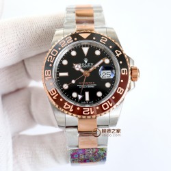 ロレックス ROLEX が大爆発的に登場！グリニッジ 、指針は、メッキ白金をアップグレードし、どんな角度から見ても輝きを感じることができます。特殊な針先の技術を採用しており、夜光塗料にはスイス産の青緑色の夜光塗料を使用し、夜光効果を完璧に再現しています。時計盤は、立体印刷で、メッキ白金を使用し、中心軸が下がっており、カレンダーも下がっています。リング：真っ暗な青と黒のリング/赤と青のリング/黒のリング/本物のセラミックで、いずれも白金で埋められています。カレンダー：新バージョンのロレックスのカレンダーの文
