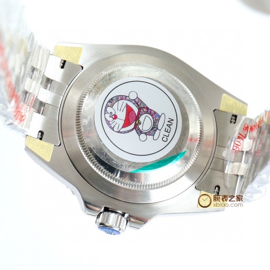 ロレックス ROLEX が大爆発的に登場!グリニッジ 、指針は、メッキ白金をアップグレードし、どんな角度から見ても輝きを感じることができます。特殊な針先の技術を採用しており、夜光塗料にはスイス産の青緑色の夜光塗料を使用し、夜光効果を完璧に再現しています。時計盤は、立体印刷で、メッキ白金を使用し、中心軸が下がっており、カレンダーも下がっています。リング:真っ暗な青と黒のリング/赤と青のリング/黒のリング/本物のセラミックで、いずれも白金で埋められています。カレンダー:新バージョンのロレックスのカレンダーの文 ロレックス ROLEX が大爆発的に登場!グリニッジ 、指針は、メッキ白金をアップグレードし、どんな角度から見ても輝きを感じることができます。特殊な針先の技術を採用しており、夜光塗料にはスイス産の青緑色の夜光塗料を使用し、夜光効果を完璧に再現しています。時計盤は、立体印刷で、メッキ白金を使用し、中心軸が下がっており、カレンダーも下がっています。リング:真っ暗な青と黒のリング/赤と青のリング/黒のリング/本物のセラミックで、いずれも白金で埋められています。カレンダー:新バージョンのロレックスのカレンダーの文