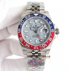 ロレックス ROLEX が大爆発的に登場！グリニッジ 、指針は、メッキ白金をアップグレードし、どんな角度から見ても輝きを感じることができます。特殊な針先の技術を採用しており、夜光塗料にはスイス産の青緑色の夜光塗料を使用し、夜光効果を完璧に再現しています。時計盤は、立体印刷で、メッキ白金を使用し、中心軸が下がっており、カレンダーも下がっています。リング：真っ暗な青と黒のリング/赤と青のリング/黒のリング/本物のセラミックで、いずれも白金で埋められています。カレンダー：新バージョンのロレックスのカレンダーの文
