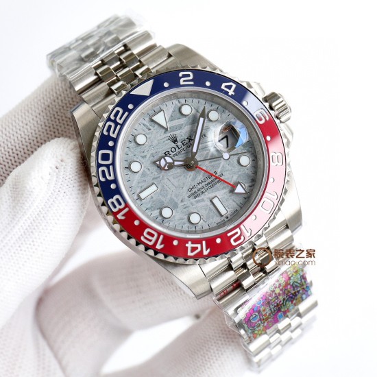 ロレックス ROLEX が大爆発的に登場!グリニッジ 、指針は、メッキ白金をアップグレードし、どんな角度から見ても輝きを感じることができます。特殊な針先の技術を採用しており、夜光塗料にはスイス産の青緑色の夜光塗料を使用し、夜光効果を完璧に再現しています。時計盤は、立体印刷で、メッキ白金を使用し、中心軸が下がっており、カレンダーも下がっています。リング:真っ暗な青と黒のリング/赤と青のリング/黒のリング/本物のセラミックで、いずれも白金で埋められています。カレンダー:新バージョンのロレックスのカレンダーの文 ロレックス ROLEX が大爆発的に登場!グリニッジ 、指針は、メッキ白金をアップグレードし、どんな角度から見ても輝きを感じることができます。特殊な針先の技術を採用しており、夜光塗料にはスイス産の青緑色の夜光塗料を使用し、夜光効果を完璧に再現しています。時計盤は、立体印刷で、メッキ白金を使用し、中心軸が下がっており、カレンダーも下がっています。リング:真っ暗な青と黒のリング/赤と青のリング/黒のリング/本物のセラミックで、いずれも白金で埋められています。カレンダー:新バージョンのロレックスのカレンダーの文