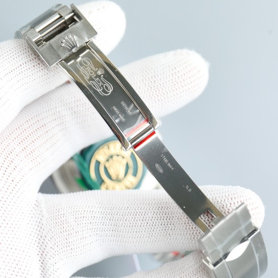 ロレックス - ROLEXの「粉水鬼」限定版、ピーチ・ピッグ(ペッパ・ピッグ)をモチーフにしたBLAKEN限定発売モデルです。ワンボディ式の3135オートマチックメカニカルムーブメントを搭載しています。904L精鋼のケースとサファイアガラスの鏡面を採用しており、ケース径は40mm、ケース厚は10mmです。ゴムベルトとステンレスベルトを選択できます。この腕時計はウォッチ愛好家の間で大人気で、男性も女性も様々なシーンで着用するのに適しています。それぞれの独特な個性と魅力的な風采を引き立てます。 ロレックス - ROLEXの「粉水鬼」限定版、ピーチ・ピッグ(ペッパ・ピッグ)をモチーフにしたBLAKEN限定発売モデルです。ワンボディ式の3135オートマチックメカニカルムーブメントを搭載しています。904L精鋼のケースとサファイアガラスの鏡面を採用しており、ケース径は40mm、ケース厚は10mmです。ゴムベルトとステンレスベルトを選択できます。この腕時計はウォッチ愛好家の間で大人気で、男性も女性も様々なシーンで着用するのに適しています。それぞれの独特な個性と魅力的な風采を引き立てます。