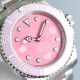 ロレックス - ROLEXの「粉水鬼」限定版、ピーチ・ピッグ(ペッパ・ピッグ)をモチーフにしたBLAKEN限定発売モデルです。ワンボディ式の3135オートマチックメカニカルムーブメントを搭載しています。904L精鋼のケースとサファイアガラスの鏡面を採用しており、ケース径は40mm、ケース厚は10mmです。ゴムベルトとステンレスベルトを選択できます。この腕時計はウォッチ愛好家の間で大人気で、男性も女性も様々なシーンで着用するのに適しています。それぞれの独特な個性と魅力的な風采を引き立てます。 ロレックス - ROLEXの「粉水鬼」限定版、ピーチ・ピッグ(ペッパ・ピッグ)をモチーフにしたBLAKEN限定発売モデルです。ワンボディ式の3135オートマチックメカニカルムーブメントを搭載しています。904L精鋼のケースとサファイアガラスの鏡面を採用しており、ケース径は40mm、ケース厚は10mmです。ゴムベルトとステンレスベルトを選択できます。この腕時計はウォッチ愛好家の間で大人気で、男性も女性も様々なシーンで着用するのに適しています。それぞれの独特な個性と魅力的な風采を引き立てます。