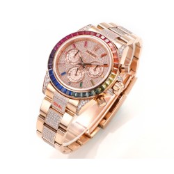 レインボーの頂上を飛び越える---ロレックス ROLEX レインボービーズのデイトナ プラチナメントの目、Cal.7750メカニカルクロノグラフ「二代目レインボーデイトナ」のケースとバンドは316Lステンレス鋼を使用しています。時計ケースのすべての細部は、さらに人工的な工程で磨き上げ、研磨され、検査されており、仕上がりは非常に精巧です。ビーズの角度と宝石の大きさ、数、色はレインボーのようにグラデーションしています。ガラスにはサファイアガラスを使用しており、透き通った鏡面効果があります。ムーブメントには77