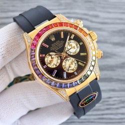 レインボーの頂上を飛び越える---ロレックス ROLEX レインボービーズのデイトナ プラチナメントの目、Cal.7750メカニカルクロノグラフ「二代目レインボーデイトナ」のケースとバンドは316Lステンレス鋼を使用しています。時計ケースのすべての細部は、さらに人工的な工程で磨き上げ、研磨され、検査されており、仕上がりは非常に精巧です。ビーズの角度と宝石の大きさ、数、色はレインボーのようにグラデーションしています。ガラスにはサファイアガラスを使用しており、透き通った鏡面効果があります。ムーブメントには77