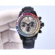 Rolexのレインボーダイヤモンドモデル!最新のカーボンブラックレプリカバージョン、サイズは40mm。ハイエンドな品質で実物撮影!フルブラックのスチールデイトナです!角形の大きなパックドダイヤモンドの目盛りで、上向きのストリップ状の宝石目盛りに変更されました。なおさら貴重なことに、これらの宝石目盛りの並び方も同様にグラデーション効果を呈しており、そして外輪のグラデーション宝石の色合いとも一 一対応しています。 Rolexのレインボーダイヤモンドモデル!最新のカーボンブラックレプリカバージョン、サイズは40mm。ハイエンドな品質で実物撮影!フルブラックのスチールデイトナです!角形の大きなパックドダイヤモンドの目盛りで、上向きのストリップ状の宝石目盛りに変更されました。なおさら貴重なことに、これらの宝石目盛りの並び方も同様にグラデーション効果を呈しており、そして外輪のグラデーション宝石の色合いとも一 一対応しています。