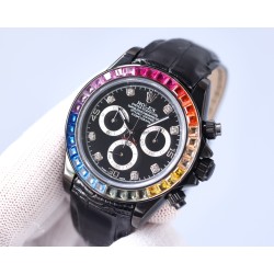 Rolexのレインボーダイヤモンドモデル！最新のカーボンブラックレプリカバージョン、サイズは40mm。ハイエンドな品質で実物撮影！フルブラックのスチールデイトナです！角形の大きなパックドダイヤモンドの目盛りで、上向きのストリップ状の宝石目盛りに変更されました。なおさら貴重なことに、これらの宝石目盛りの並び方も同様にグラデーション効果を呈しており、そして外輪のグラデーション宝石の色合いとも一 一対応しています。
