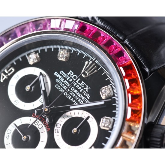 Rolexのレインボーダイヤモンドモデル!最新のカーボンブラックレプリカバージョン、サイズは40mm。ハイエンドな品質で実物撮影!フルブラックのスチールデイトナです!角形の大きなパックドダイヤモンドの目盛りで、上向きのストリップ状の宝石目盛りに変更されました。なおさら貴重なことに、これらの宝石目盛りの並び方も同様にグラデーション効果を呈しており、そして外輪のグラデーション宝石の色合いとも一 一対応しています。 Rolexのレインボーダイヤモンドモデル!最新のカーボンブラックレプリカバージョン、サイズは40mm。ハイエンドな品質で実物撮影!フルブラックのスチールデイトナです!角形の大きなパックドダイヤモンドの目盛りで、上向きのストリップ状の宝石目盛りに変更されました。なおさら貴重なことに、これらの宝石目盛りの並び方も同様にグラデーション効果を呈しており、そして外輪のグラデーション宝石の色合いとも一 一対応しています。