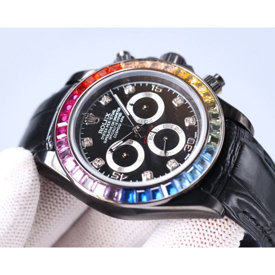 Rolexのレインボーダイヤモンドモデル!最新のカーボンブラックレプリカバージョン、サイズは40mm。ハイエンドな品質で実物撮影!フルブラックのスチールデイトナです!角形の大きなパックドダイヤモンドの目盛りで、上向きのストリップ状の宝石目盛りに変更されました。なおさら貴重なことに、これらの宝石目盛りの並び方も同様にグラデーション効果を呈しており、そして外輪のグラデーション宝石の色合いとも一 一対応しています。 Rolexのレインボーダイヤモンドモデル!最新のカーボンブラックレプリカバージョン、サイズは40mm。ハイエンドな品質で実物撮影!フルブラックのスチールデイトナです!角形の大きなパックドダイヤモンドの目盛りで、上向きのストリップ状の宝石目盛りに変更されました。なおさら貴重なことに、これらの宝石目盛りの並び方も同様にグラデーション効果を呈しており、そして外輪のグラデーション宝石の色合いとも一 一対応しています。