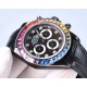 Rolexのレインボーダイヤモンドモデル!最新のカーボンブラックレプリカバージョン、サイズは40mm。ハイエンドな品質で実物撮影!フルブラックのスチールデイトナです!角形の大きなパックドダイヤモンドの目盛りで、上向きのストリップ状の宝石目盛りに変更されました。なおさら貴重なことに、これらの宝石目盛りの並び方も同様にグラデーション効果を呈しており、そして外輪のグラデーション宝石の色合いとも一 一対応しています。 Rolexのレインボーダイヤモンドモデル!最新のカーボンブラックレプリカバージョン、サイズは40mm。ハイエンドな品質で実物撮影!フルブラックのスチールデイトナです!角形の大きなパックドダイヤモンドの目盛りで、上向きのストリップ状の宝石目盛りに変更されました。なおさら貴重なことに、これらの宝石目盛りの並び方も同様にグラデーション効果を呈しており、そして外輪のグラデーション宝石の色合いとも一 一対応しています。