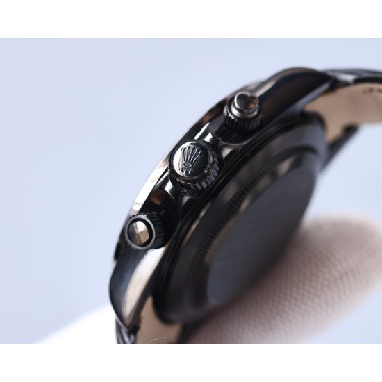 Rolexのレインボーダイヤモンドモデル!最新のカーボンブラックレプリカバージョン、サイズは40mm。ハイエンドな品質で実物撮影!フルブラックのスチールデイトナです!角形の大きなパックドダイヤモンドの目盛りで、上向きのストリップ状の宝石目盛りに変更されました。なおさら貴重なことに、これらの宝石目盛りの並び方も同様にグラデーション効果を呈しており、そして外輪のグラデーション宝石の色合いとも一 一対応しています。ケースとバンドは904L精鋼を使用した時計ケースで、上品な実芯リンクバンドで、着用感が快適で、操作 Rolexのレインボーダイヤモンドモデル!最新のカーボンブラックレプリカバージョン、サイズは40mm。ハイエンドな品質で実物撮影!フルブラックのスチールデイトナです!角形の大きなパックドダイヤモンドの目盛りで、上向きのストリップ状の宝石目盛りに変更されました。なおさら貴重なことに、これらの宝石目盛りの並び方も同様にグラデーション効果を呈しており、そして外輪のグラデーション宝石の色合いとも一 一対応しています。ケースとバンドは904L精鋼を使用した時計ケースで、上品な実芯リンクバンドで、着用感が快適で、操作